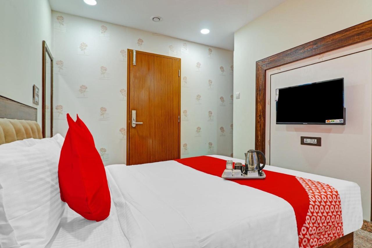 Heavens Inn Near Rasoolpura Metro Station Hyderabad Eksteriør billede