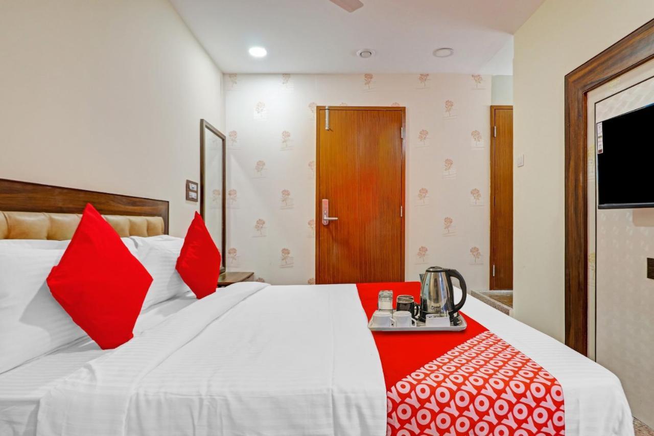 Heavens Inn Near Rasoolpura Metro Station Hyderabad Eksteriør billede
