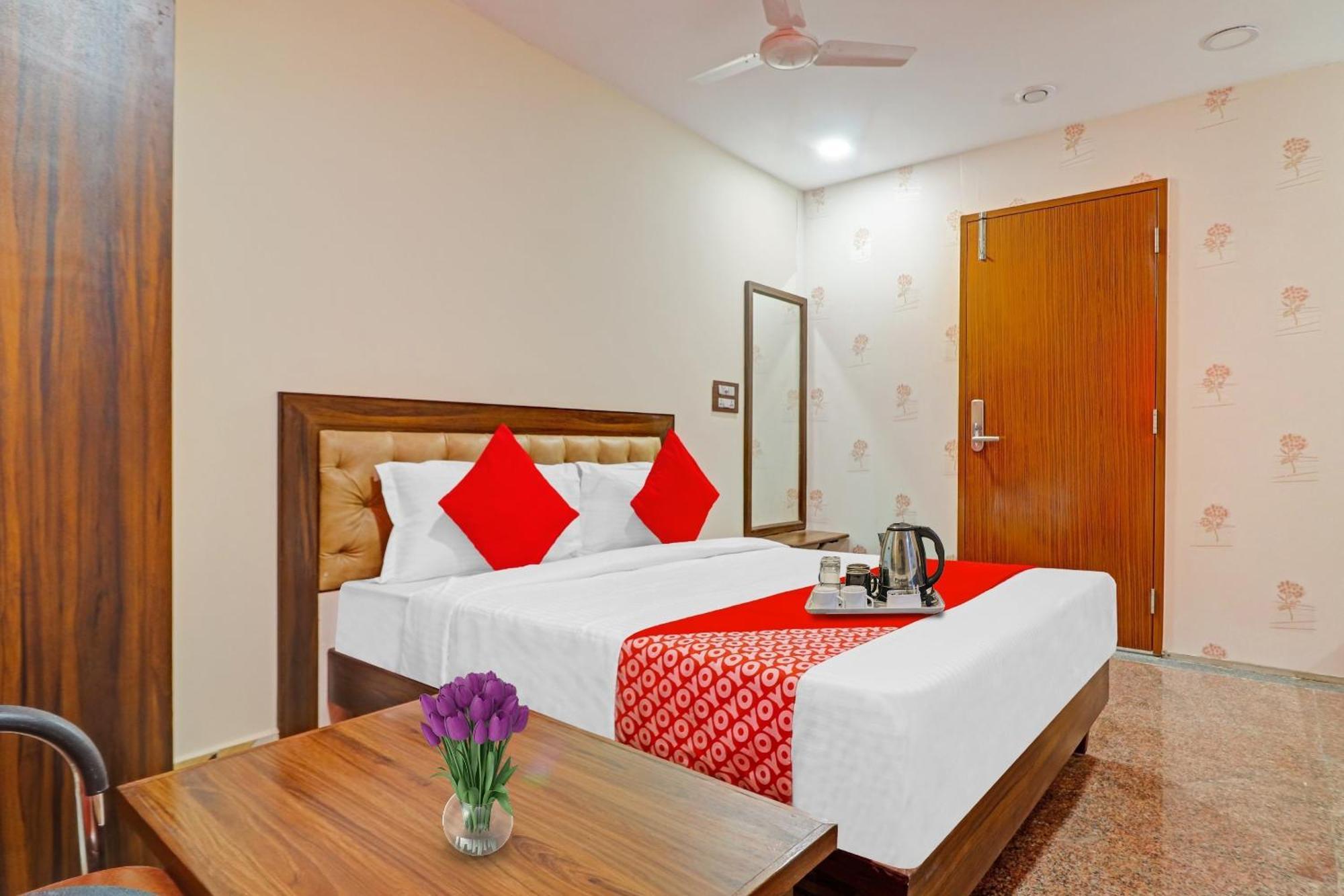 Heavens Inn Near Rasoolpura Metro Station Hyderabad Eksteriør billede