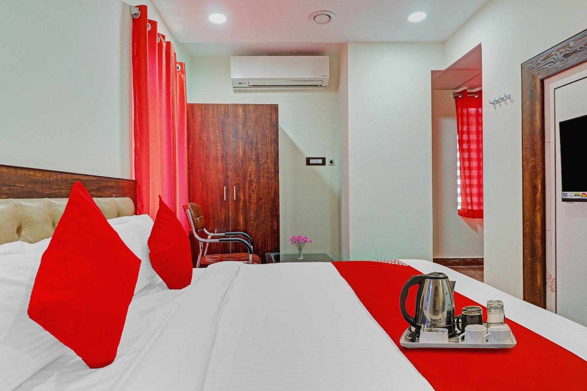 Heavens Inn Near Rasoolpura Metro Station Hyderabad Eksteriør billede
