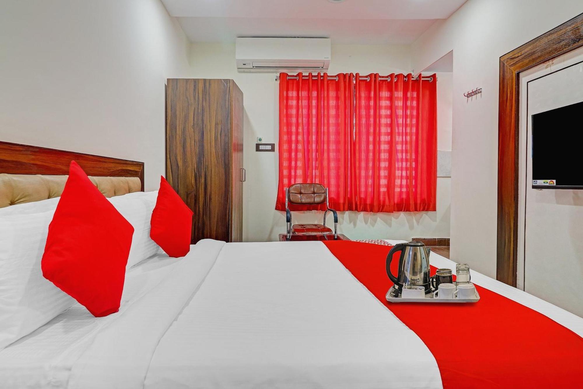 Heavens Inn Near Rasoolpura Metro Station Hyderabad Eksteriør billede