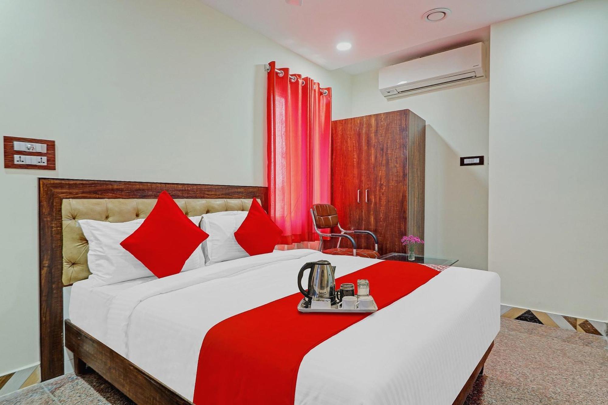 Heavens Inn Near Rasoolpura Metro Station Hyderabad Eksteriør billede