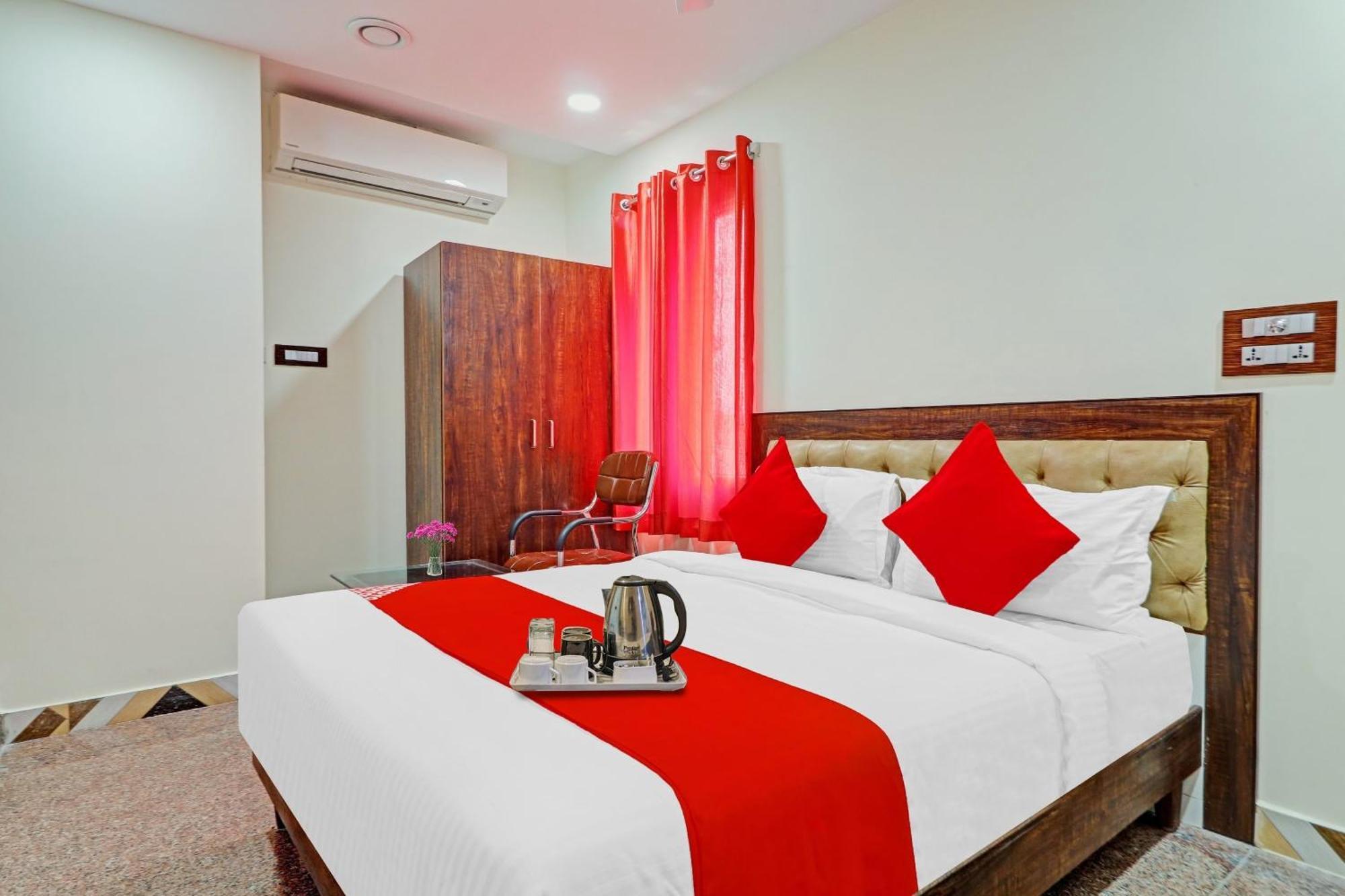 Heavens Inn Near Rasoolpura Metro Station Hyderabad Eksteriør billede