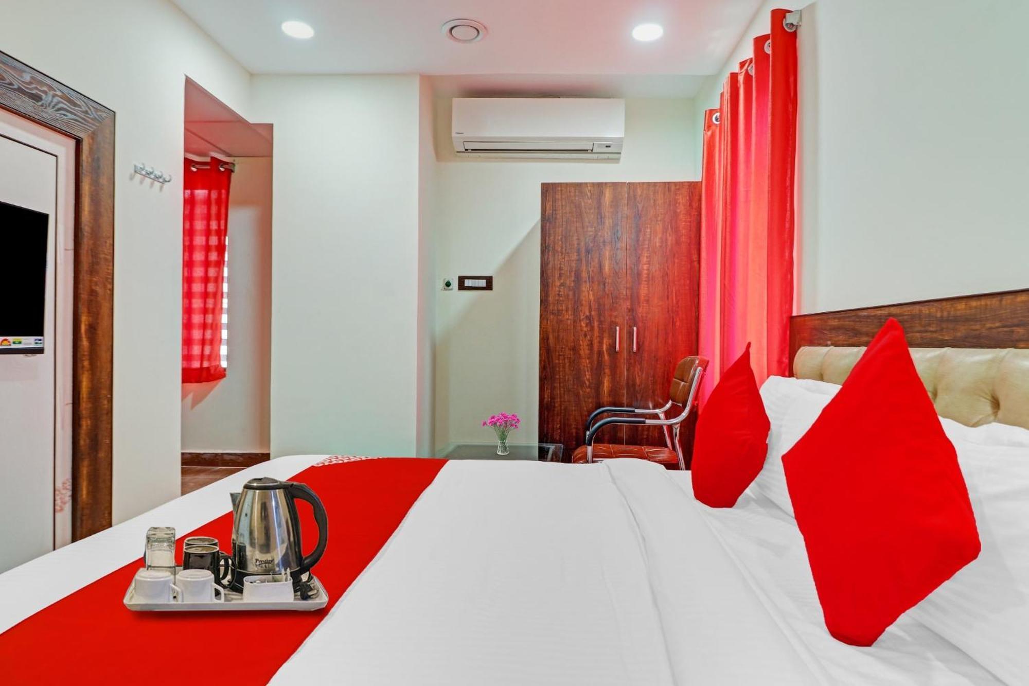 Heavens Inn Near Rasoolpura Metro Station Hyderabad Eksteriør billede