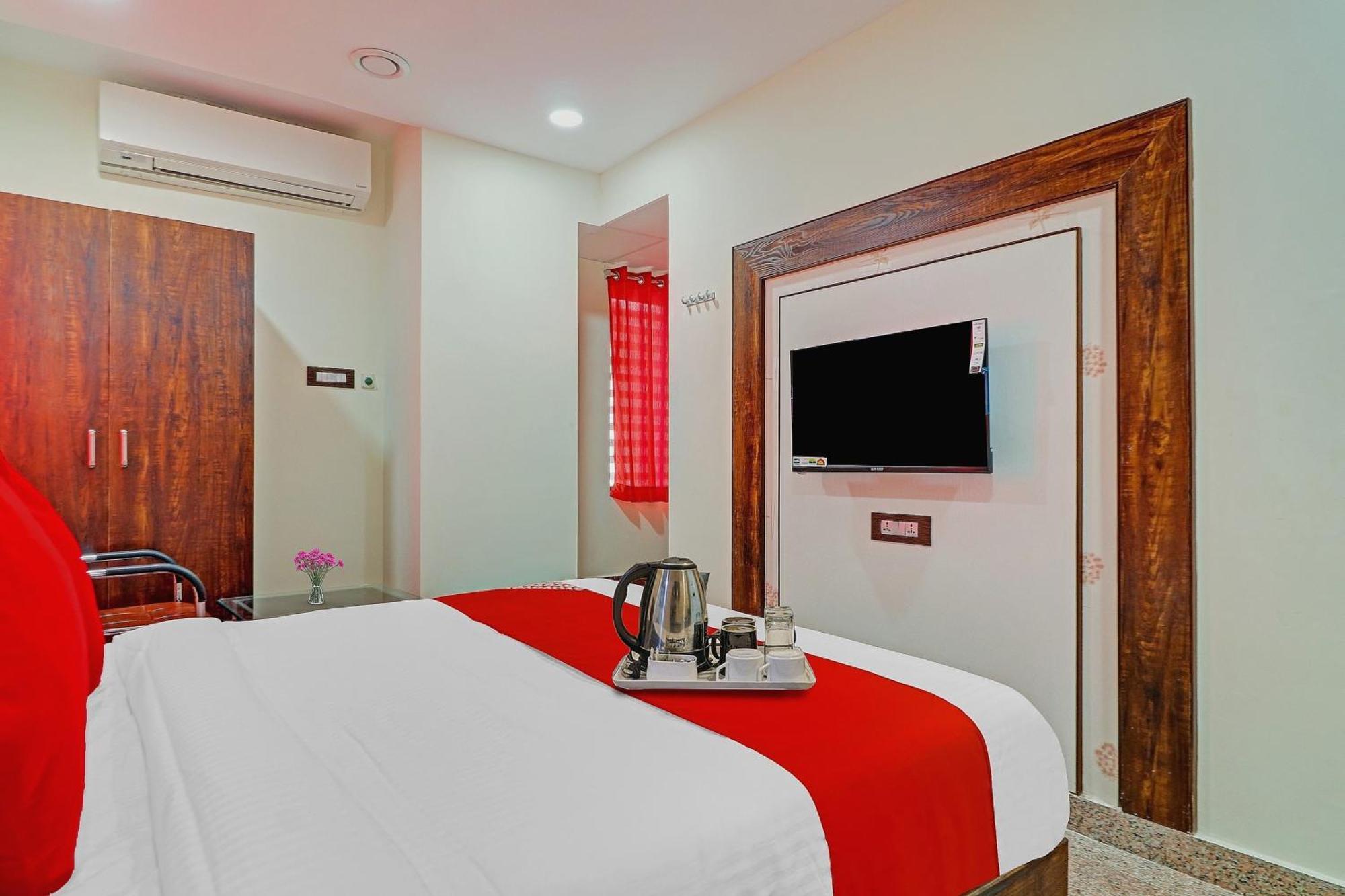 Heavens Inn Near Rasoolpura Metro Station Hyderabad Eksteriør billede